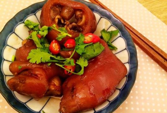 ♥煮婦女王♥的簡單食譜～超下飯的台式滷豬腳，簡單上手、零失誤版！